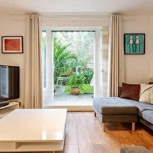 Charming 2-bed Garden Flat Londres